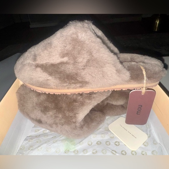 mou Closed Toe Sheepskin Fur Slipper - Size 9 - Brand New In Box - Picture 5 of 9